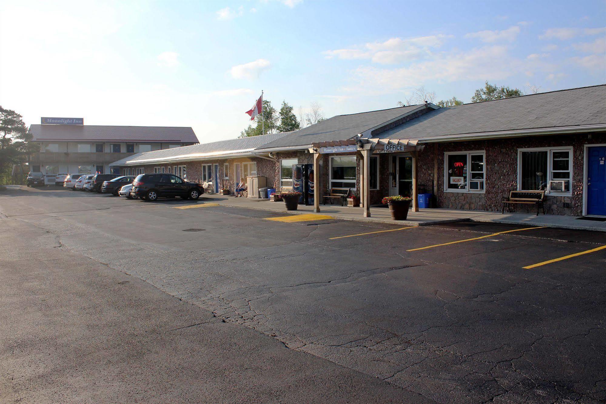 Moonlight Inn And Suites Sudbury Exterior photo