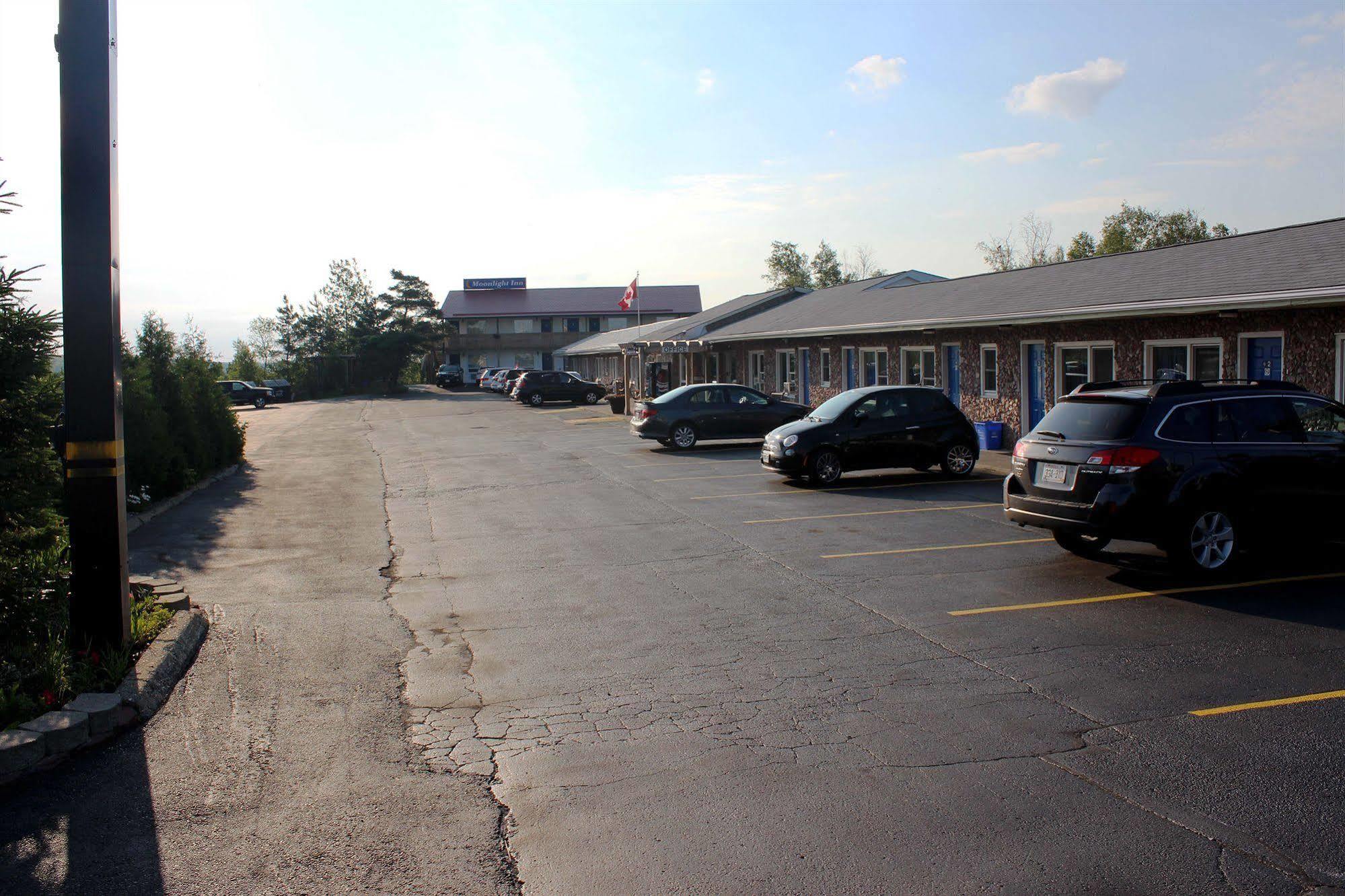 Moonlight Inn And Suites Sudbury Exterior photo